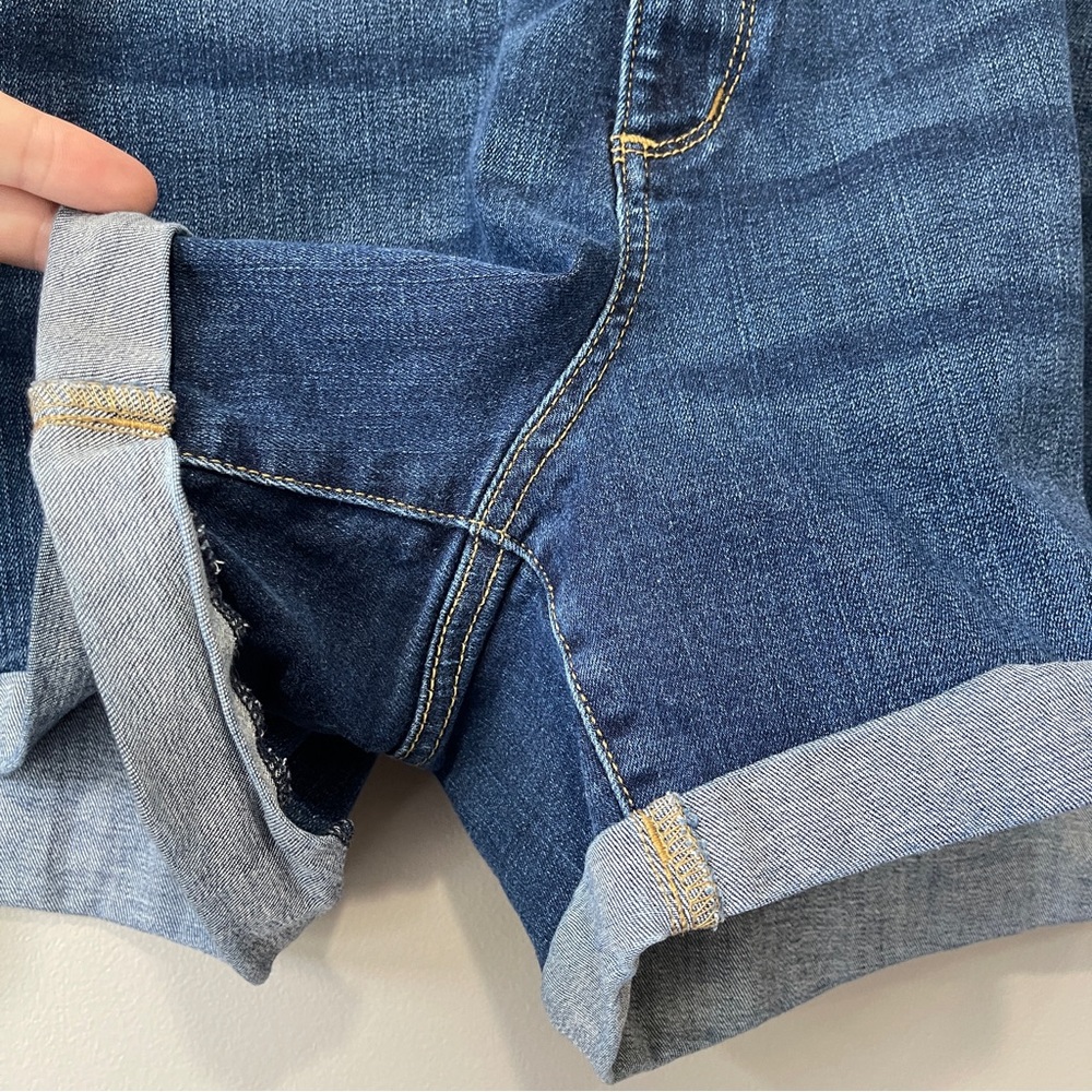 Universal Thread Jean Shorts 4.5” Inseam - Picture 3 of 10